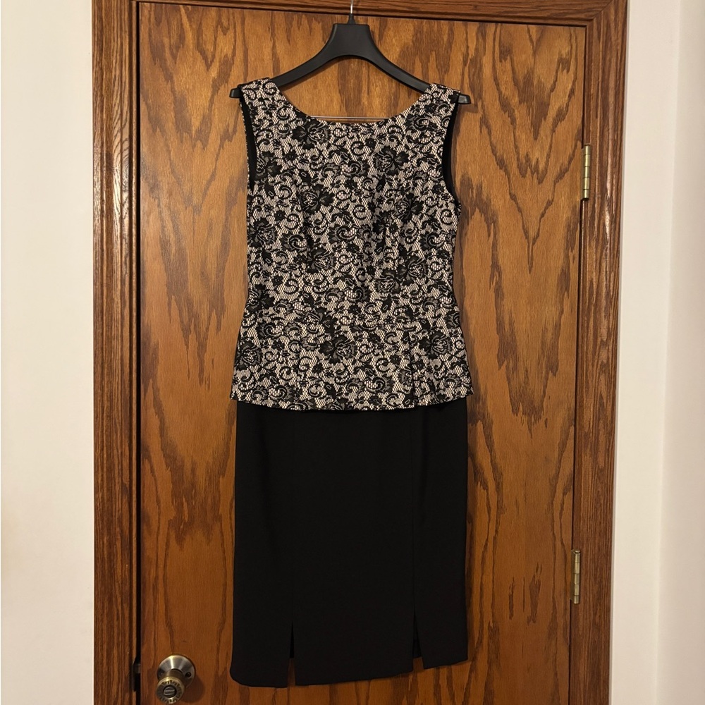 SALE!!! EUC Size 8 Kay Unger Lace and Black Dress with Slit
